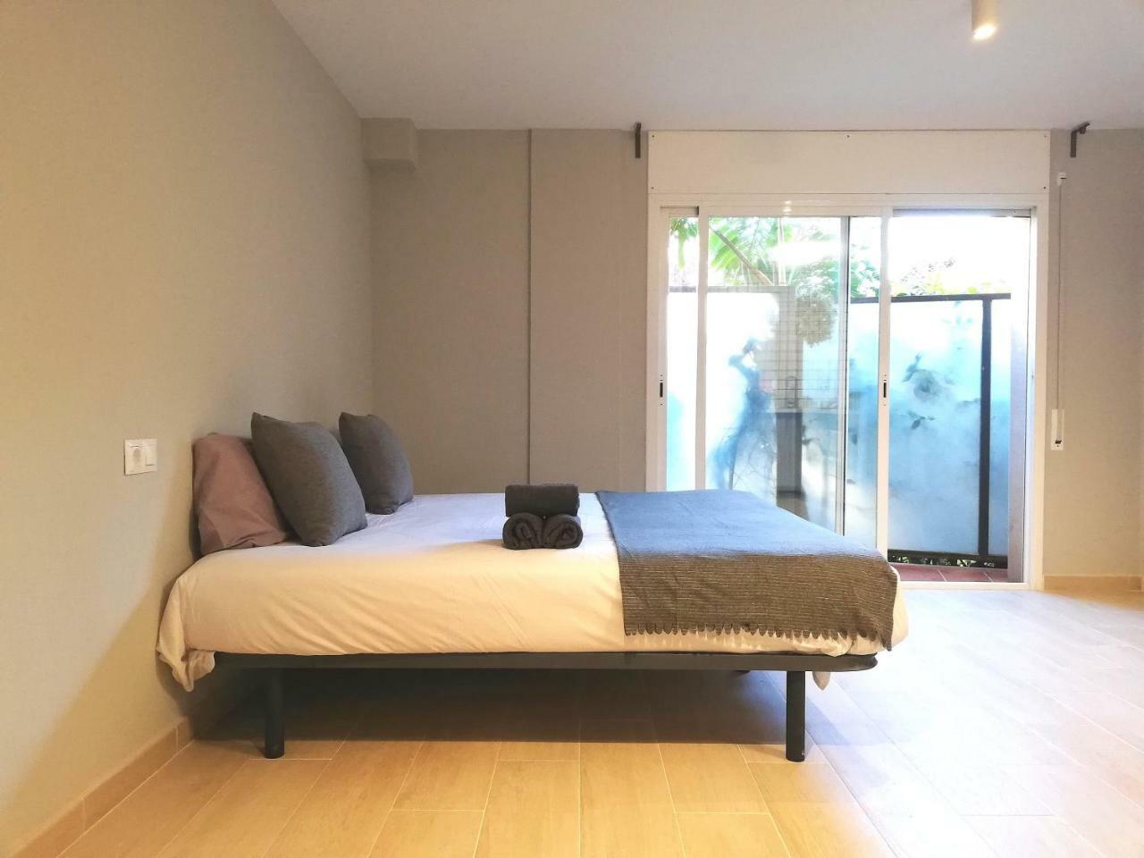 Mazi Apartments Suite Матаро Экстерьер фото